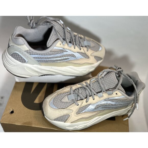 Adidas Yeezy Boost 700 V2 Cream Size 7 - Picture 13 of 16